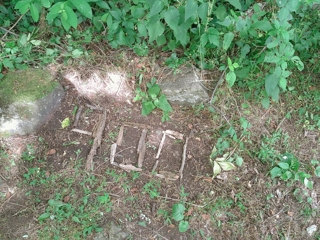 900